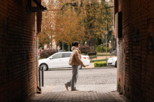 Qué considerar al caminar en zonas turísticas